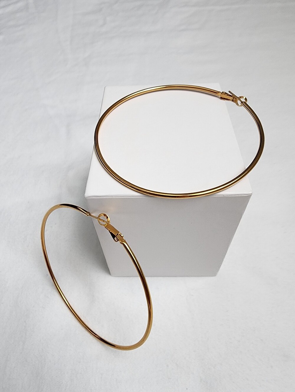 Gold Hoop Earrings - Classic Thin Hoop Pair